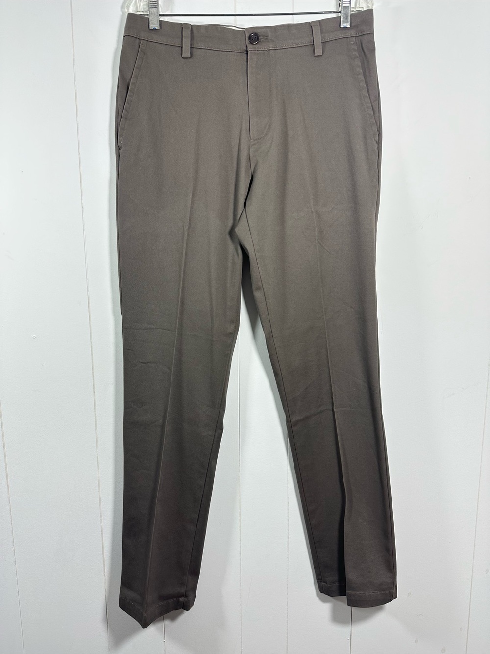 NEW Dockers Easy Khaki Straight Fit Size 32x34 Men’s Flat Front Chino Pants